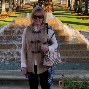 Meet your Posher, Dana